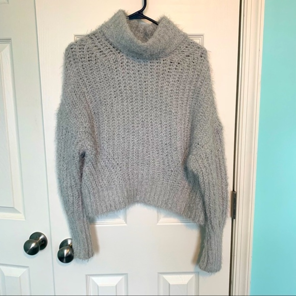 Express size XS gray crop turtleneck sweater super soft